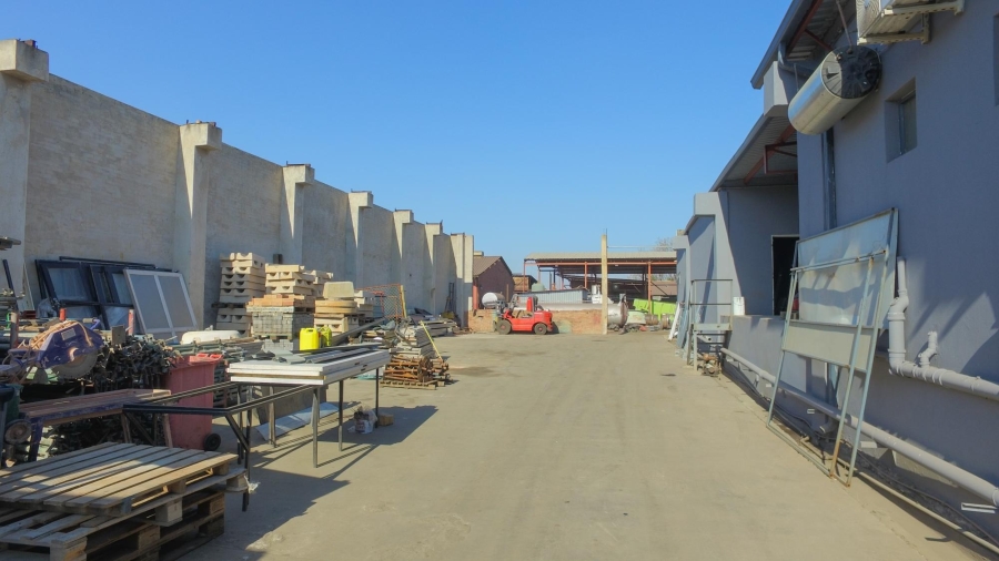 To Let commercial Property for Rent in Oos Einde North West